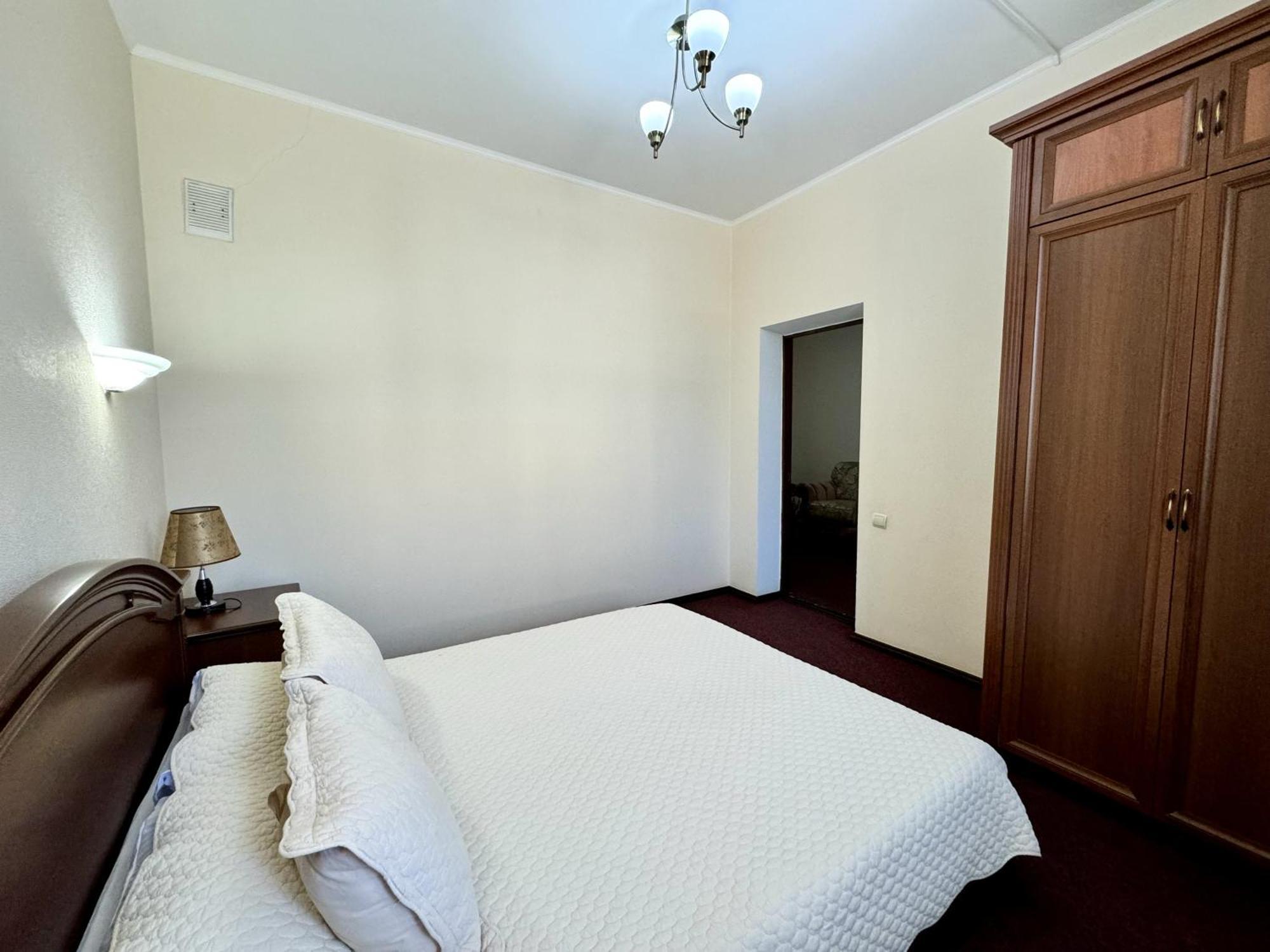Hotel Zhambyl Taraz Zewnętrze zdjęcie