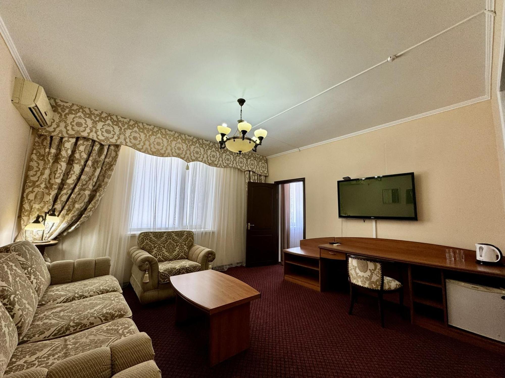 Hotel Zhambyl Taraz Zewnętrze zdjęcie