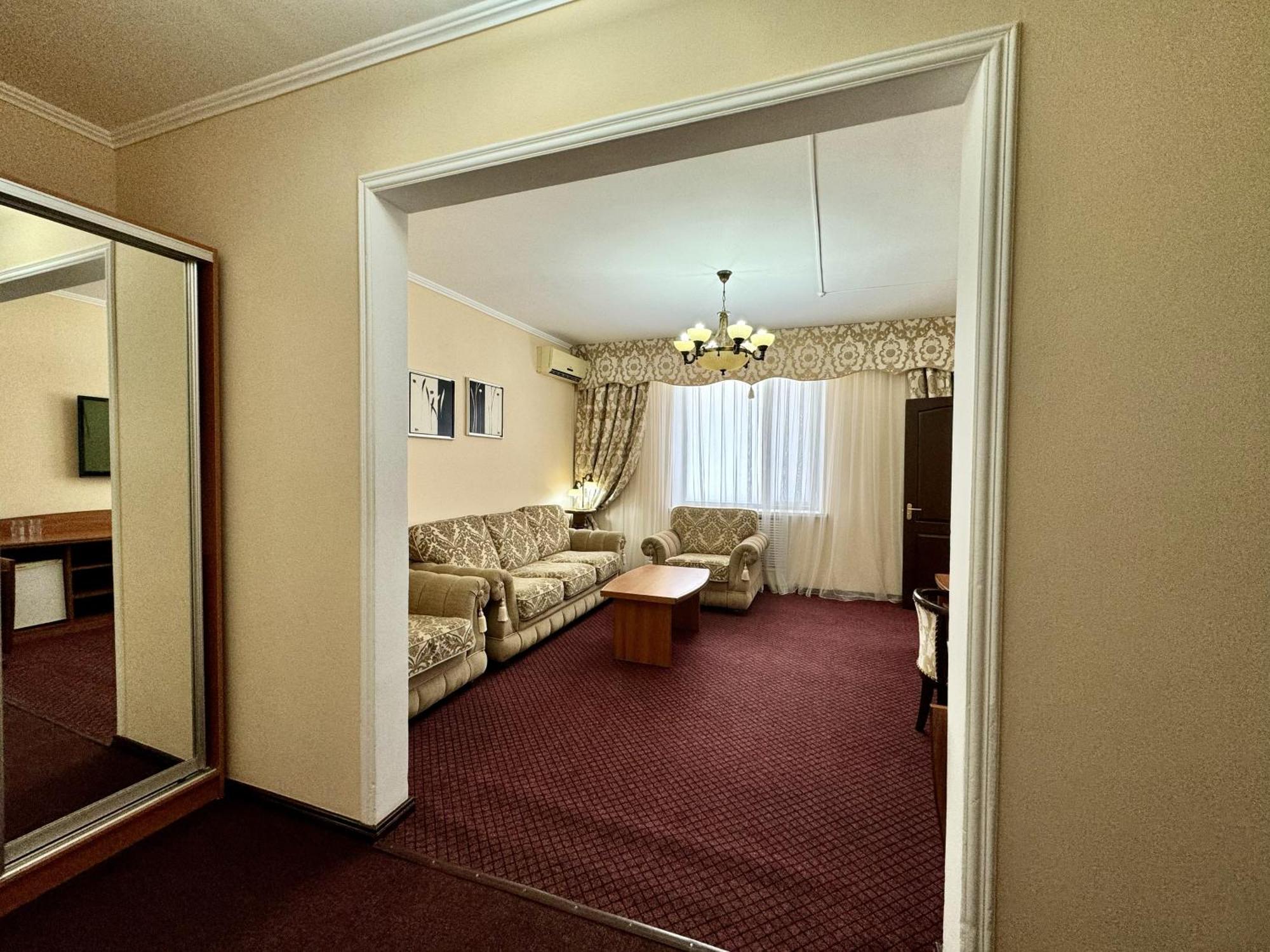 Hotel Zhambyl Taraz Zewnętrze zdjęcie