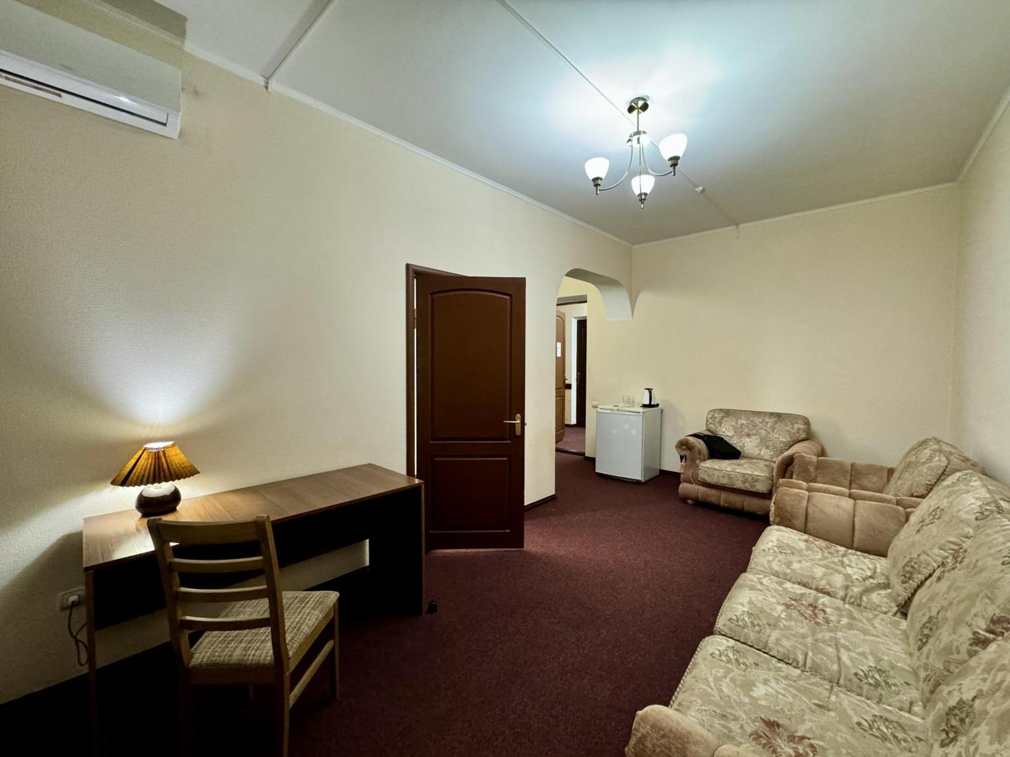 Hotel Zhambyl Taraz Zewnętrze zdjęcie
