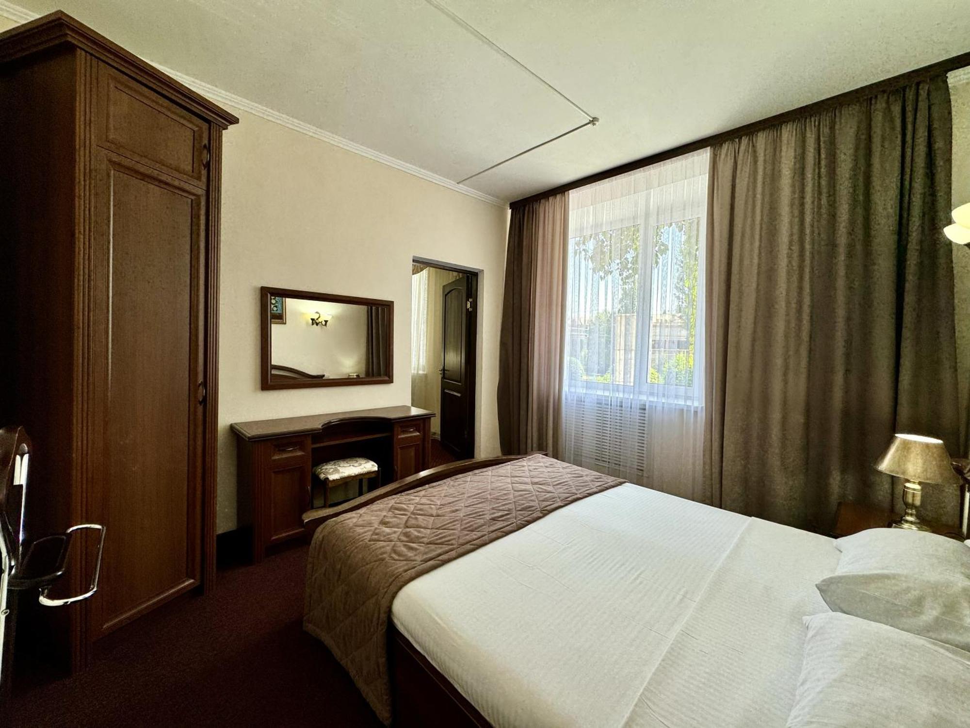 Hotel Zhambyl Taraz Zewnętrze zdjęcie