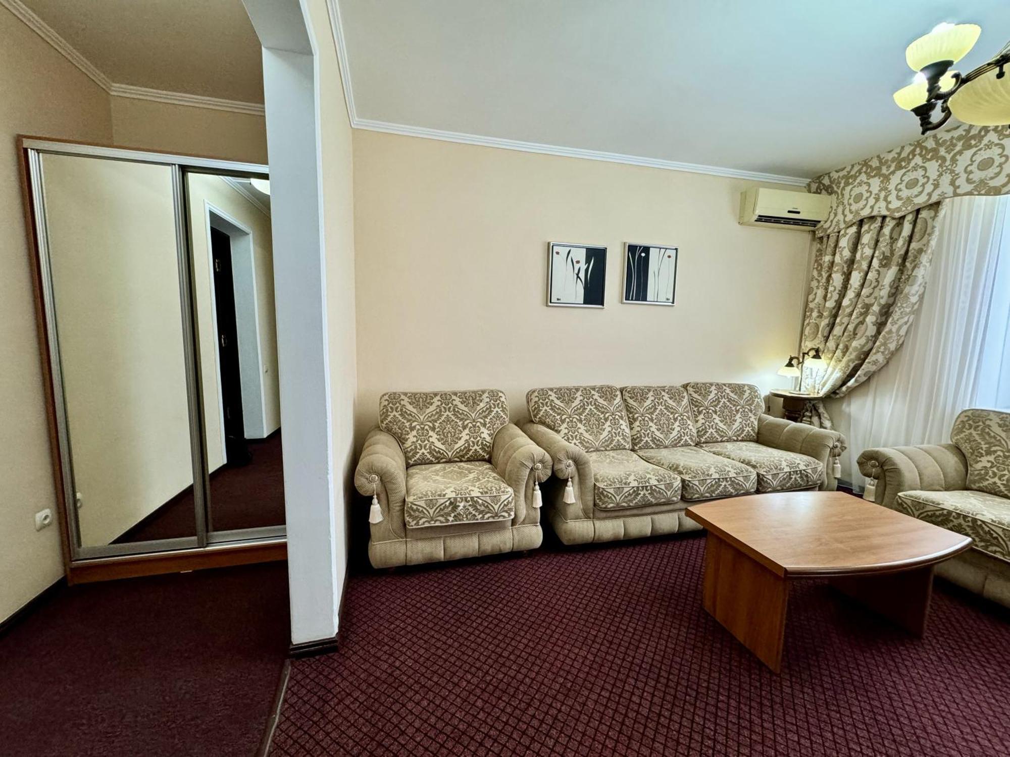 Hotel Zhambyl Taraz Zewnętrze zdjęcie