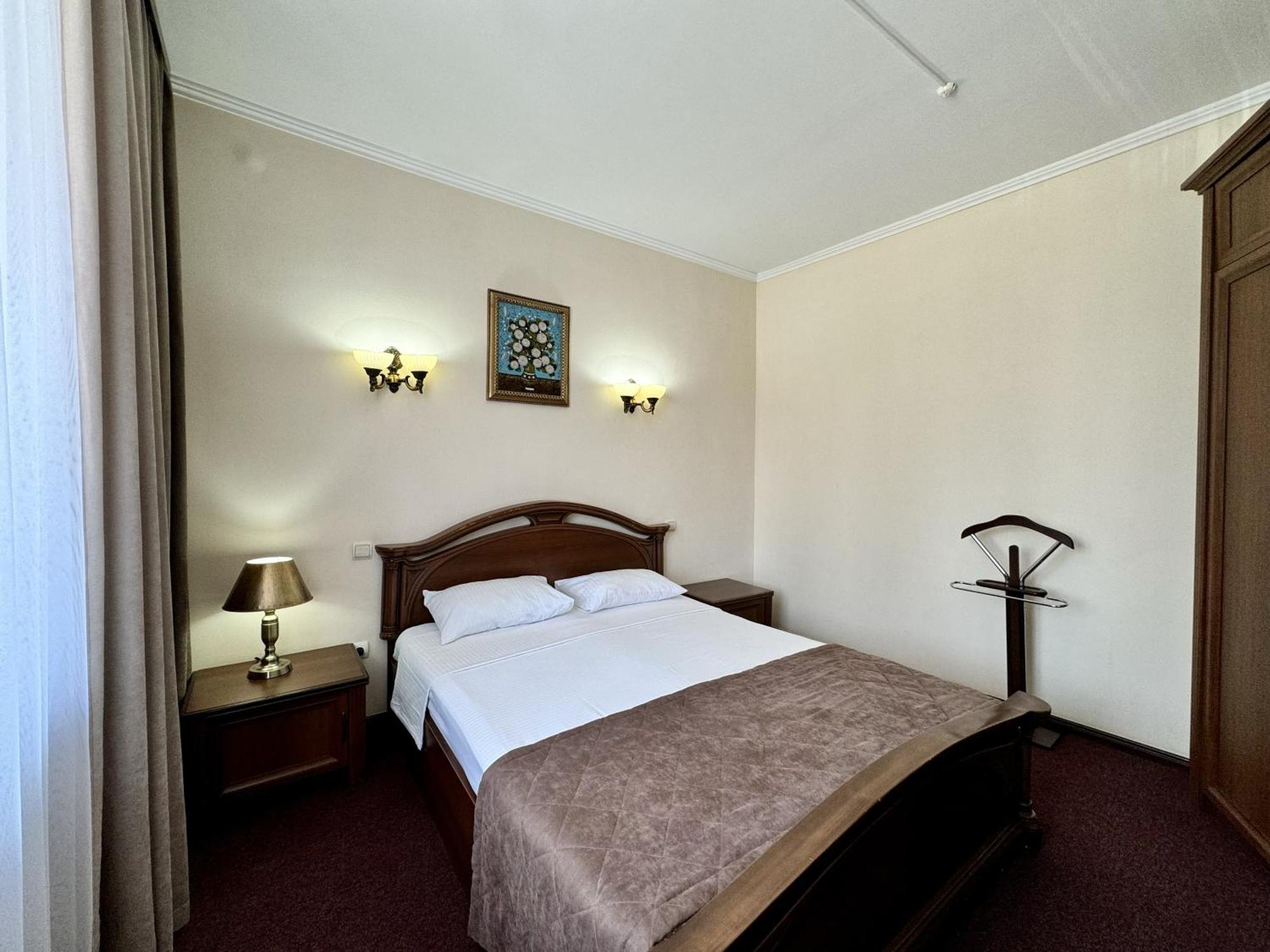 Hotel Zhambyl Taraz Zewnętrze zdjęcie