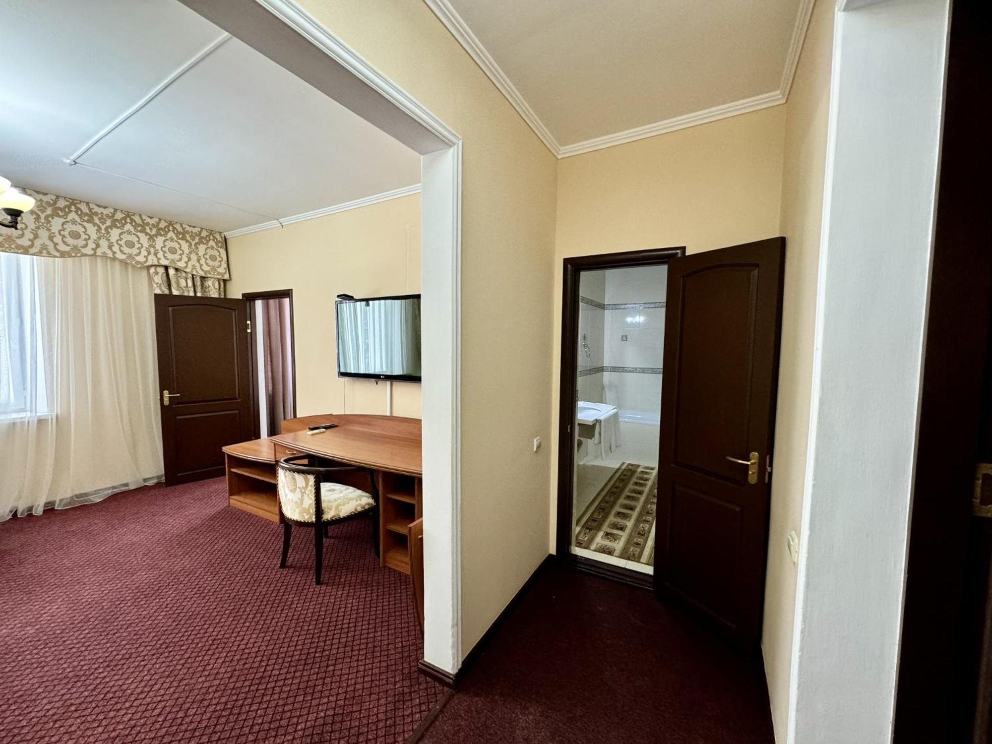 Hotel Zhambyl Taraz Zewnętrze zdjęcie