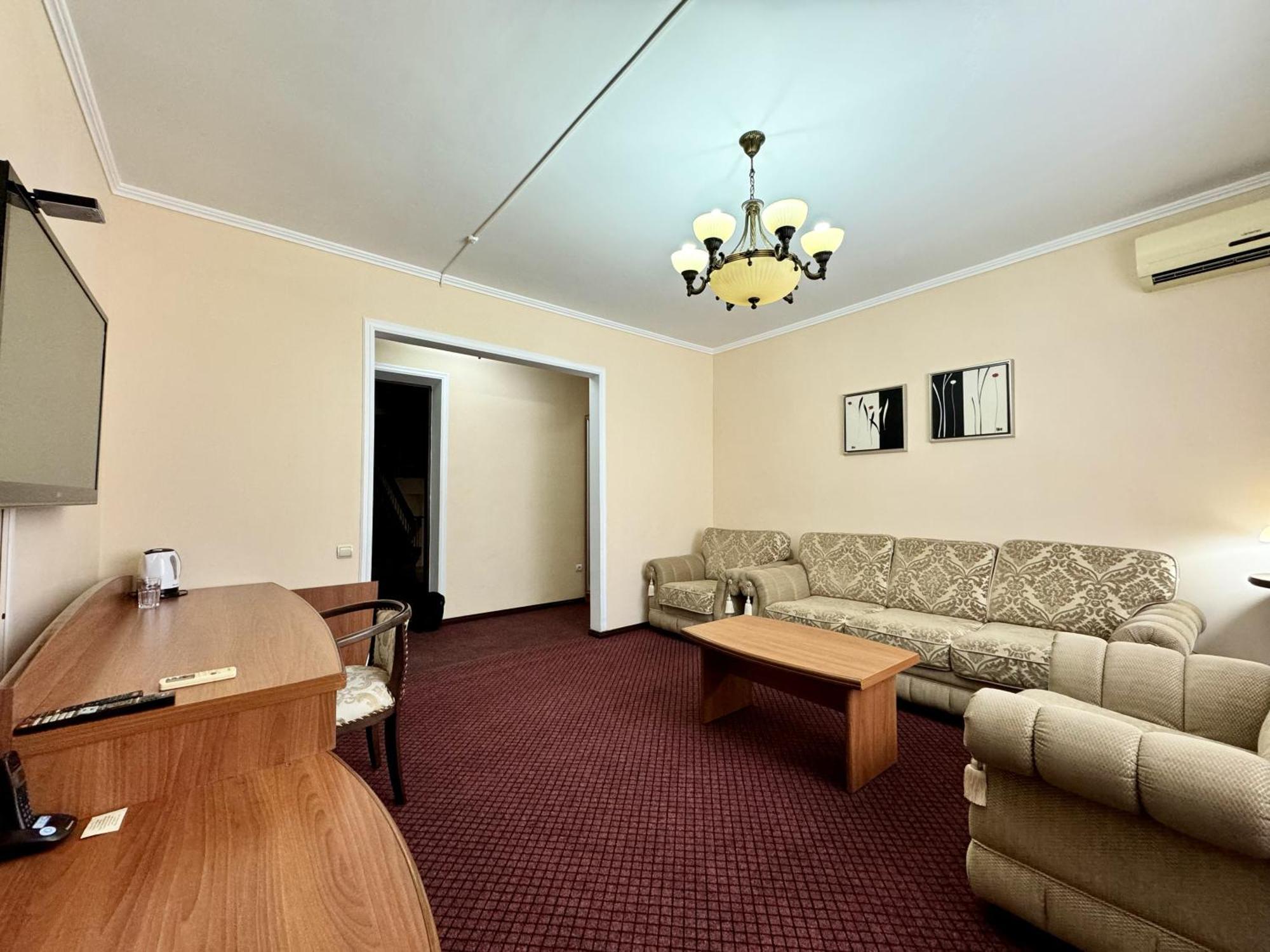 Hotel Zhambyl Taraz Zewnętrze zdjęcie