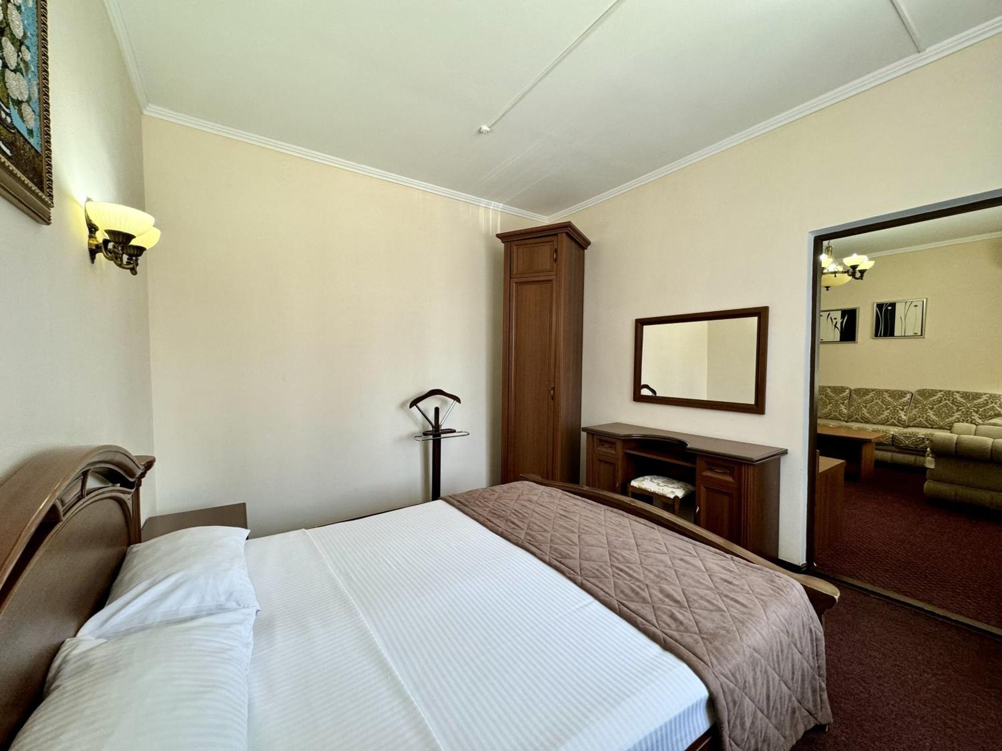 Hotel Zhambyl Taraz Zewnętrze zdjęcie