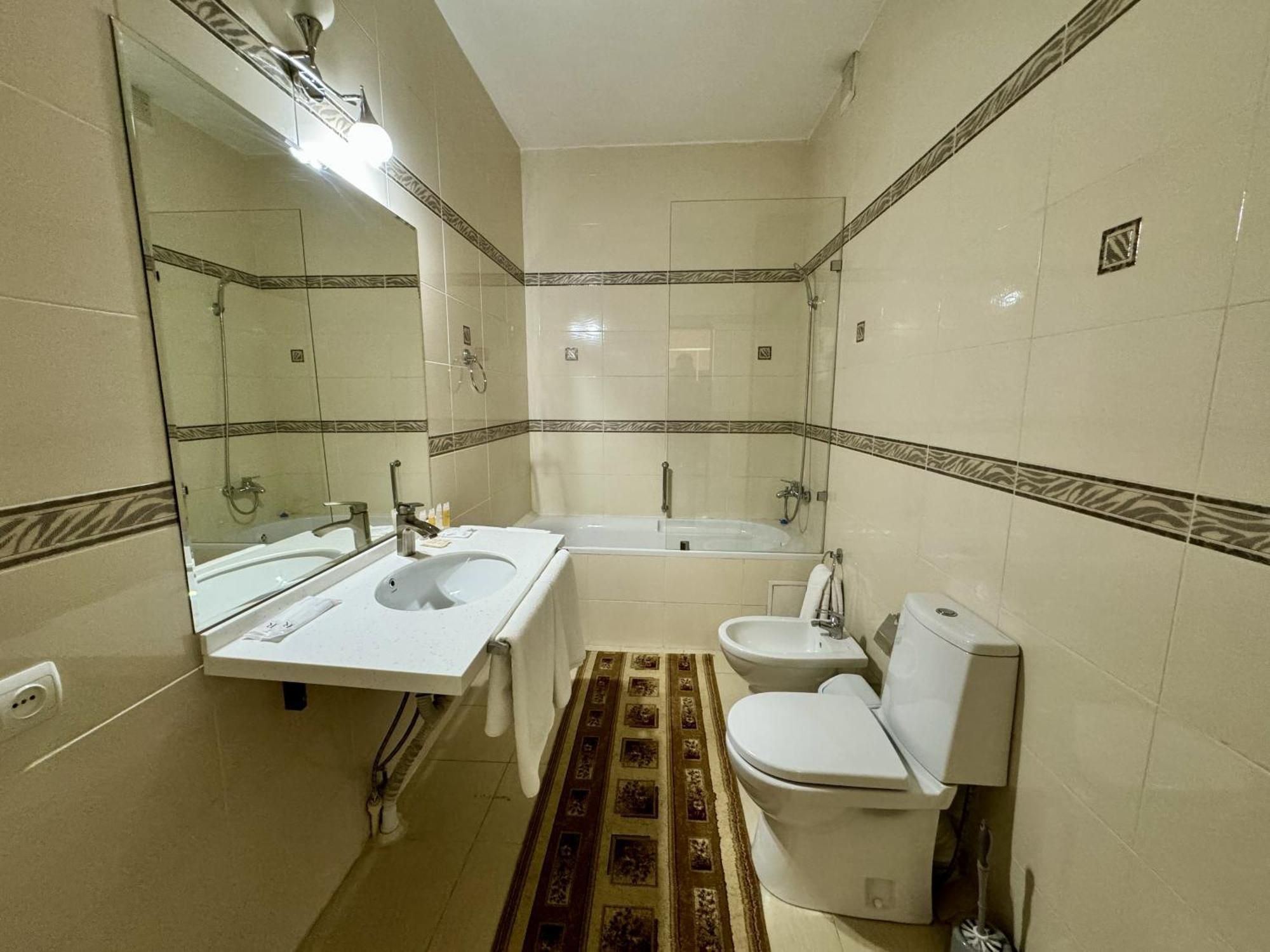 Hotel Zhambyl Taraz Zewnętrze zdjęcie