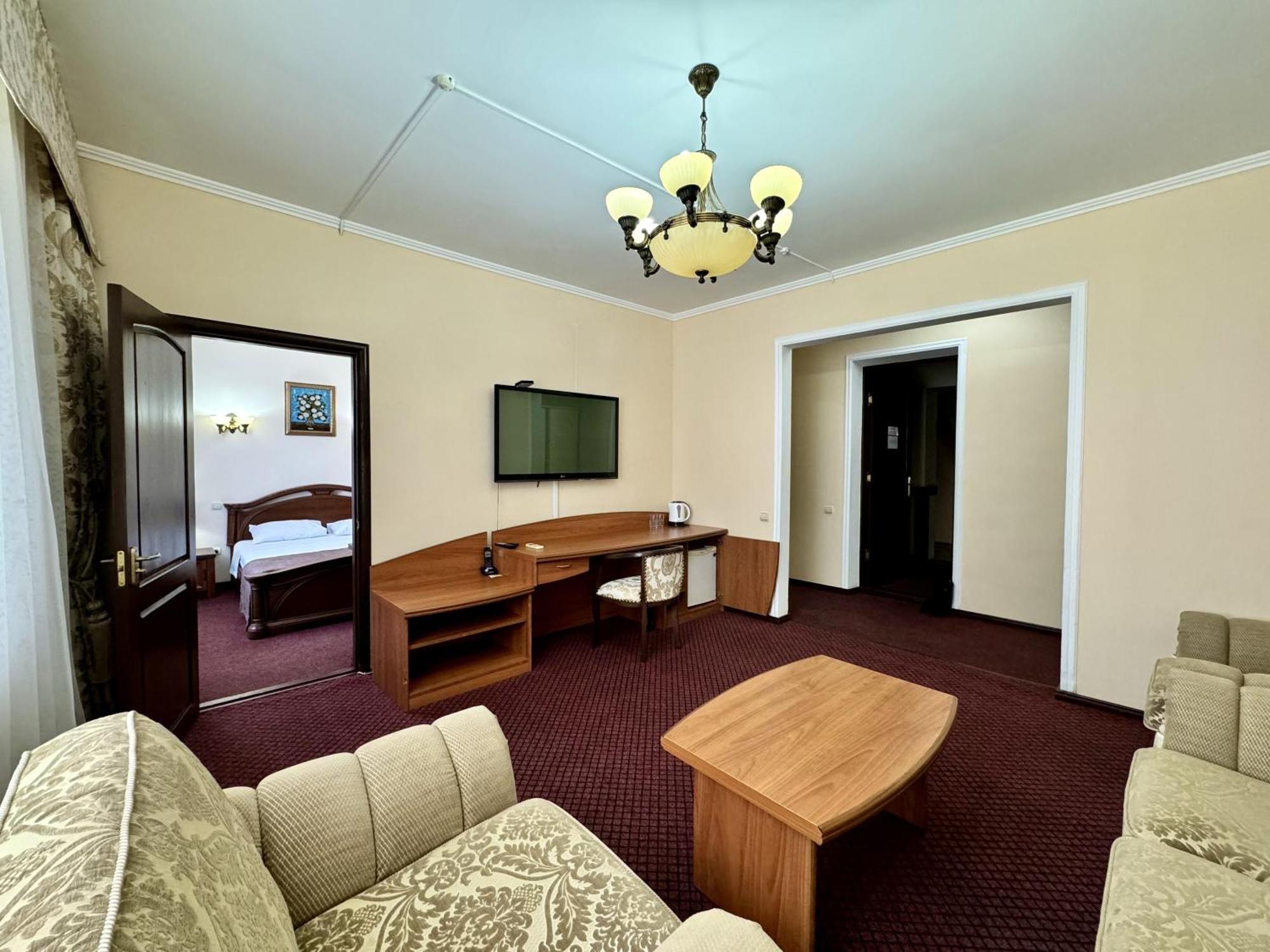Hotel Zhambyl Taraz Zewnętrze zdjęcie