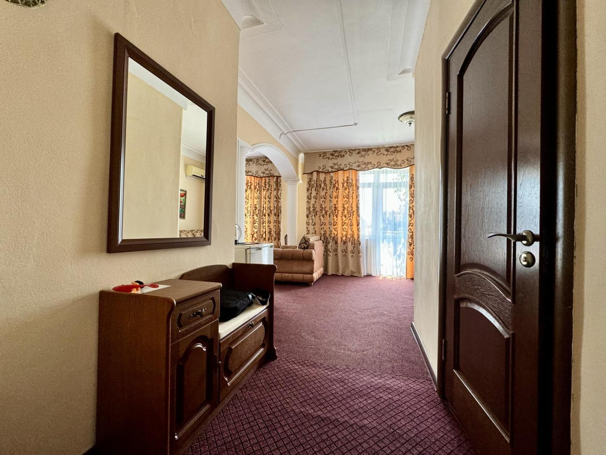 Hotel Zhambyl Taraz Zewnętrze zdjęcie