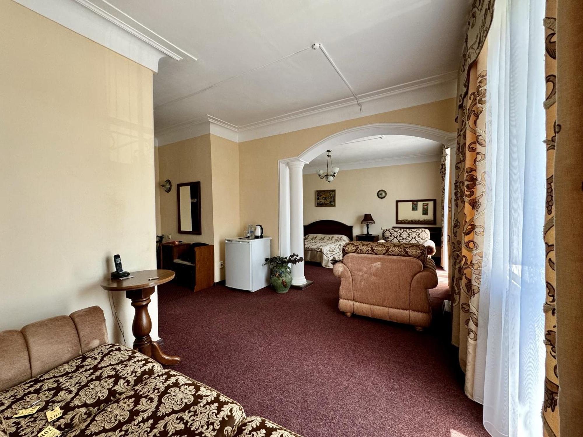 Hotel Zhambyl Taraz Zewnętrze zdjęcie