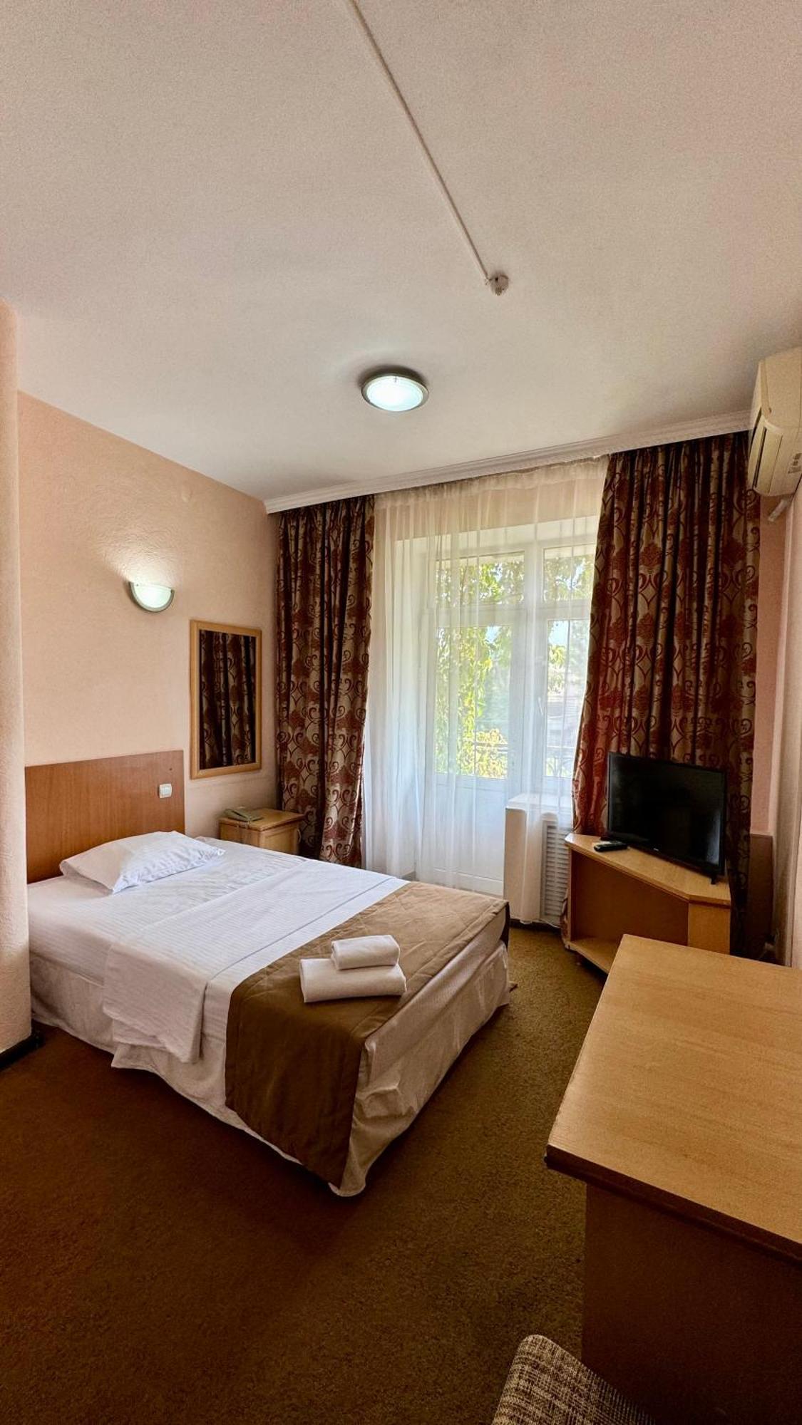 Hotel Zhambyl Taraz Zewnętrze zdjęcie