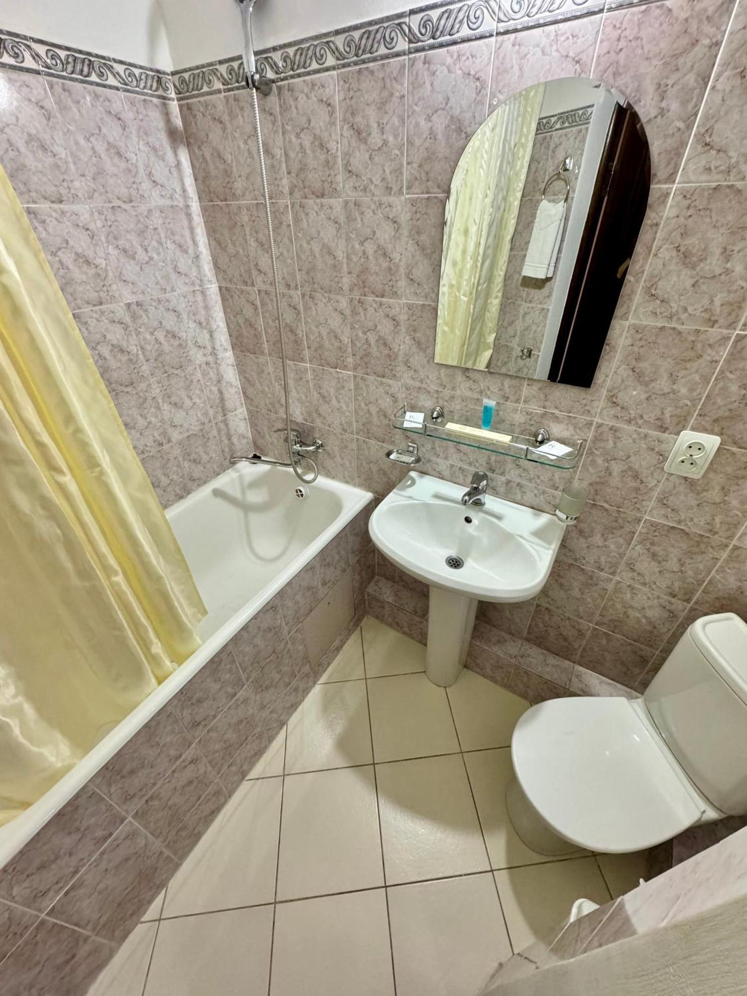 Hotel Zhambyl Taraz Zewnętrze zdjęcie