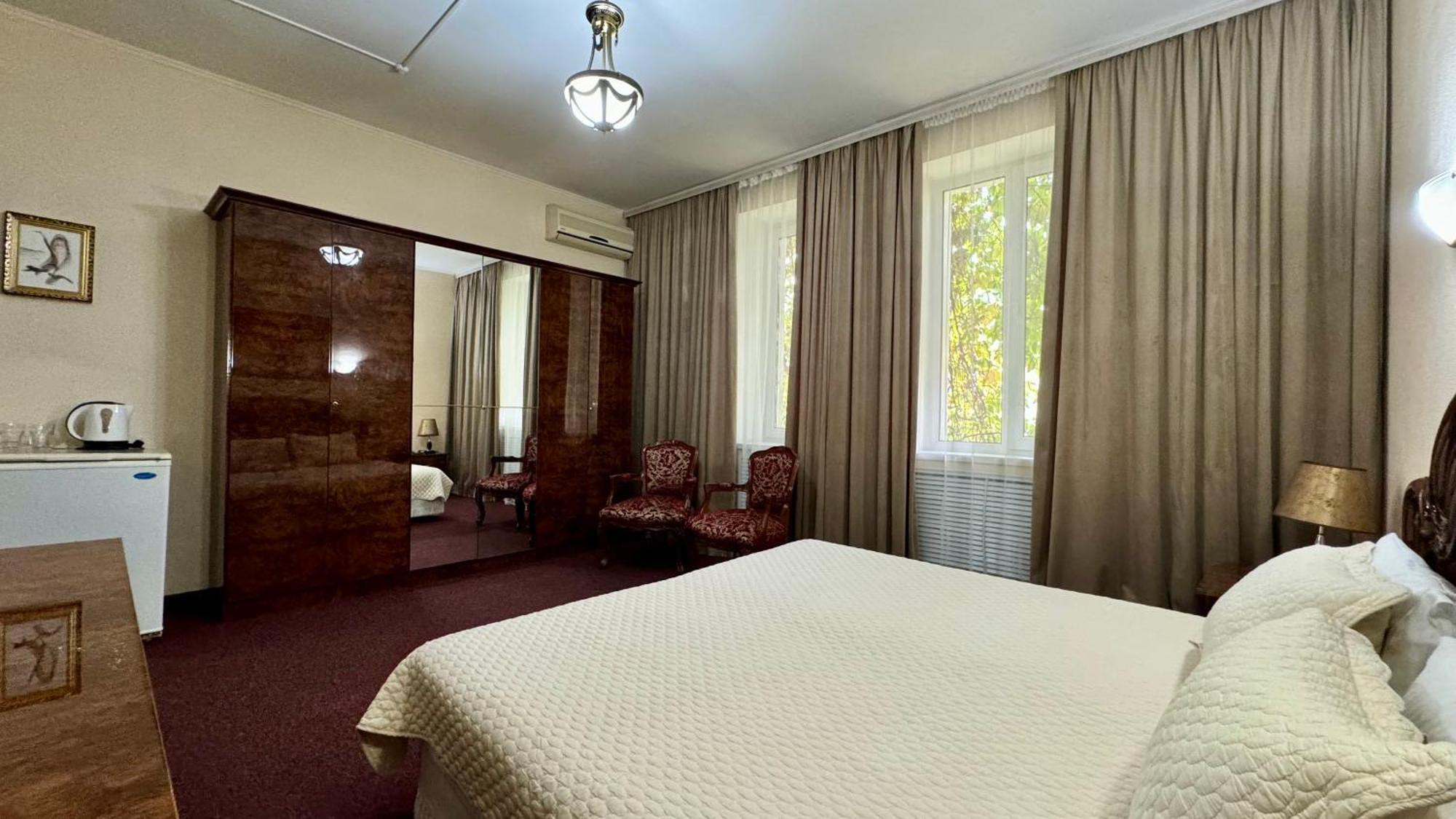 Hotel Zhambyl Taraz Zewnętrze zdjęcie