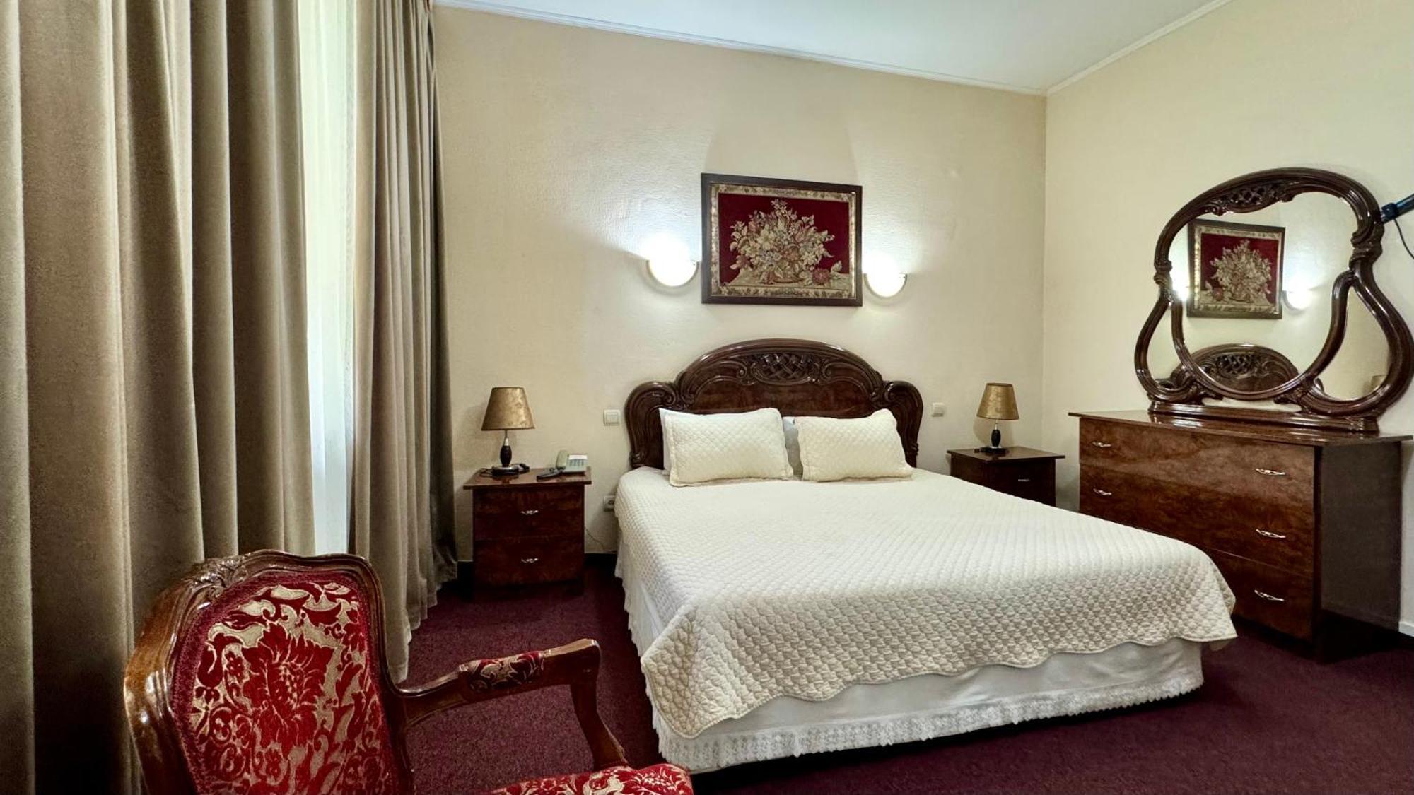 Hotel Zhambyl Taraz Zewnętrze zdjęcie